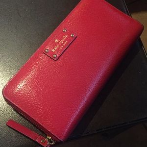 Moving sale!Pre-loved Kate Spade zip around wallet